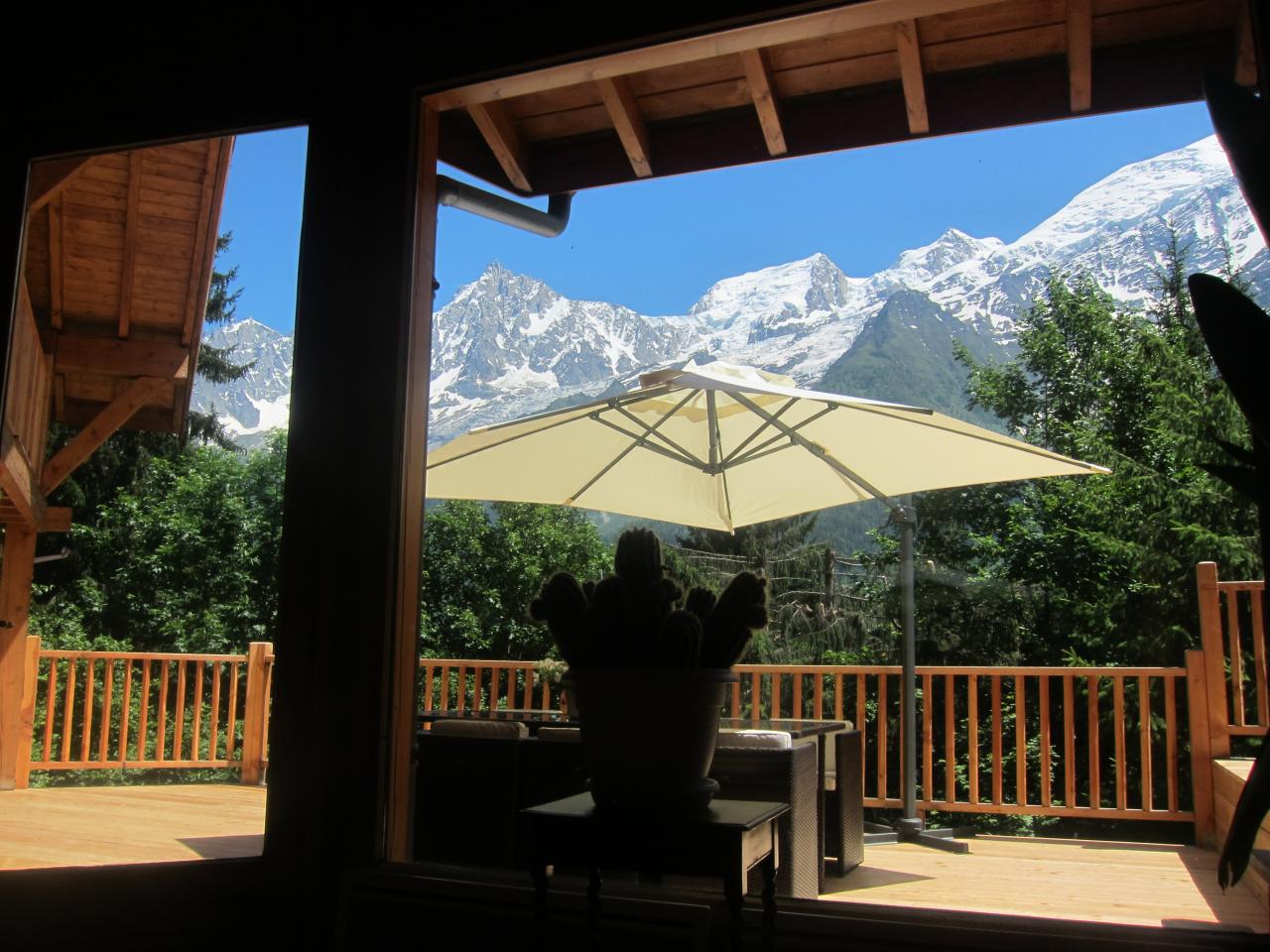 Terrasse sans vis à vis avec vue sur la chaîne du mont Blanc